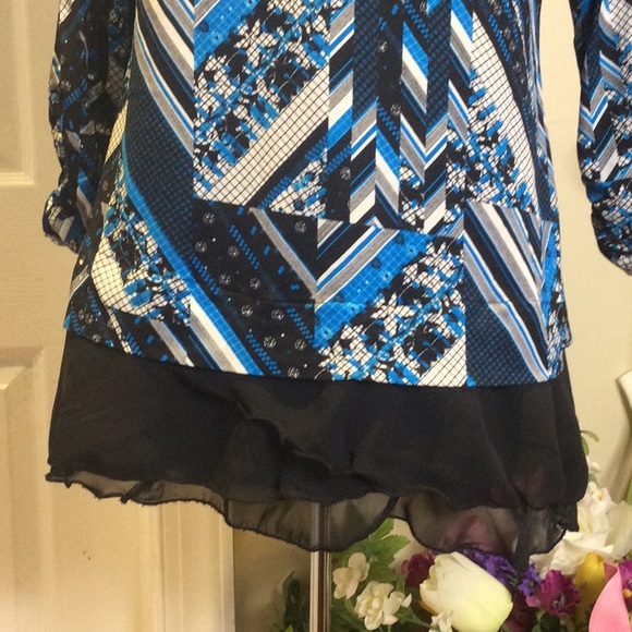 EUC Style & Co Abstract Ruffle Top, L - Picture 4 of 9